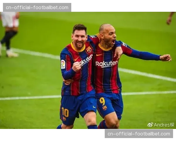 战术板解析：塞维利亚新帅上任后为何坚持三中卫体系