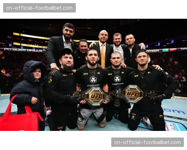 新科冠军伊斯拉姆·马哈切夫返回达吉斯坦受到家乡英雄礼遇